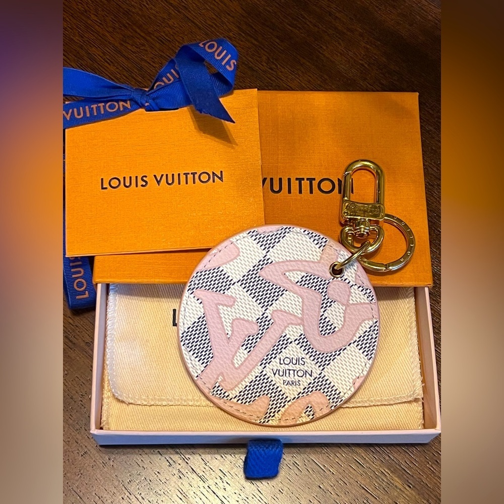 Louis Vuitton Damier Azur Tahitienne Round Leather Keychain Key Purse Charm Clip